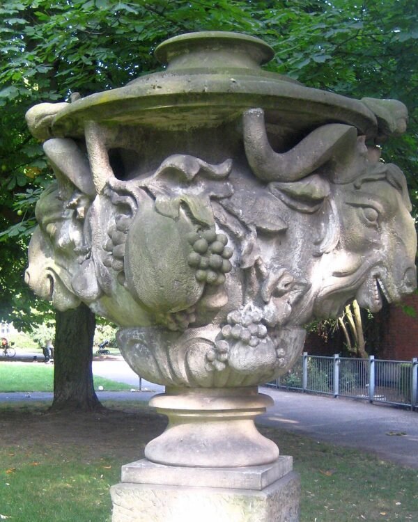 Showpieces & Vases